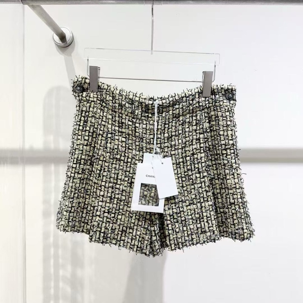 ❌Sold Chanel High Waist Tweed Shorts -